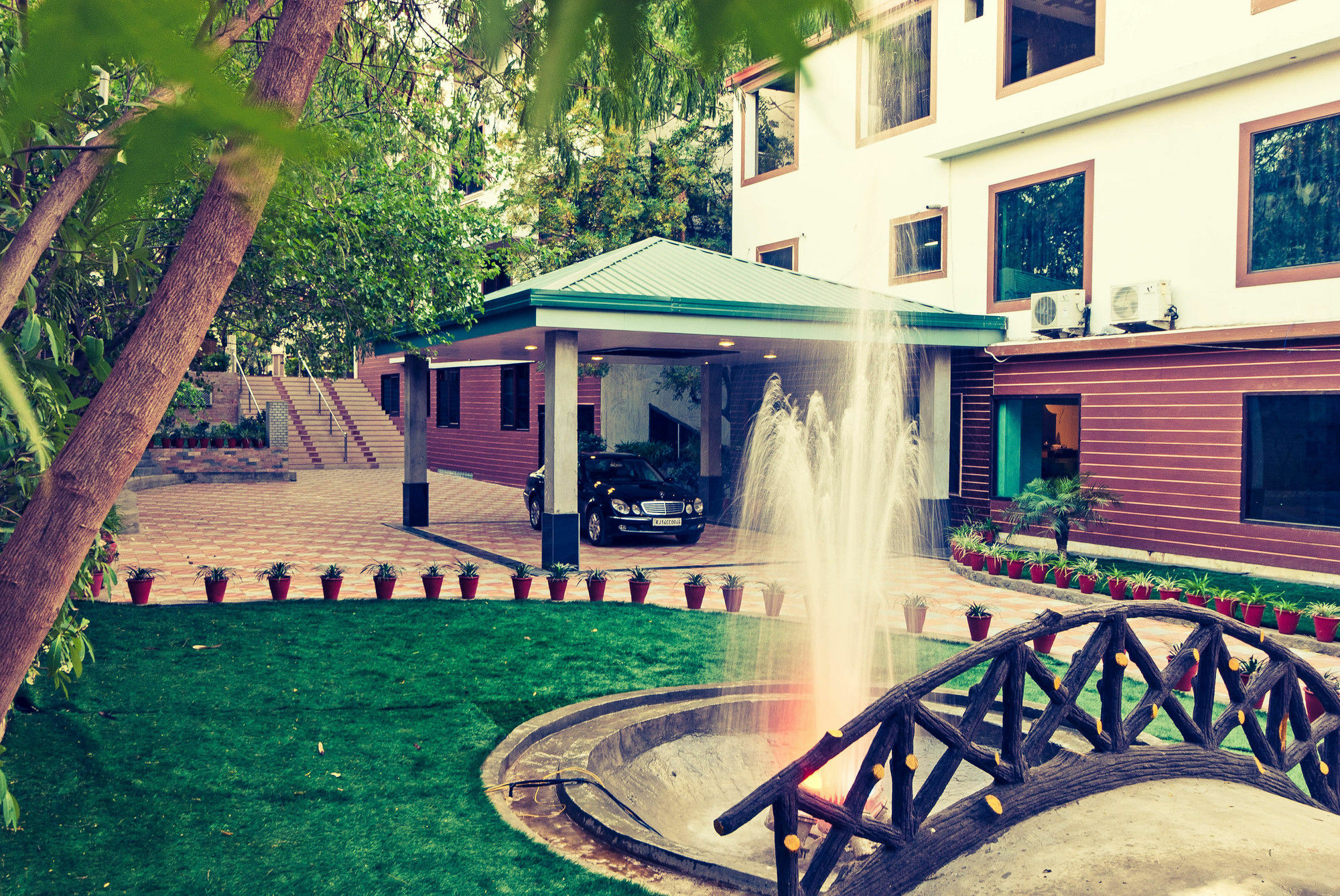 The Byke Grassfield Resort With Outdoor Pool, Shyam Nagar, Jaipur Bagian luar foto